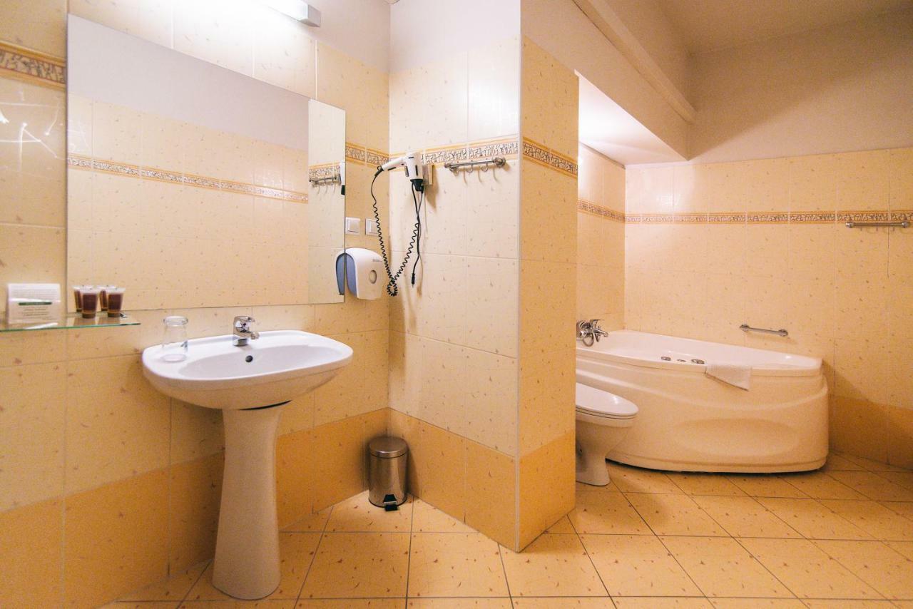 Hotel Forum Rzeszow Dış mekan fotoğraf